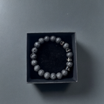 Armband aus Vulkanstein mit Gravur.